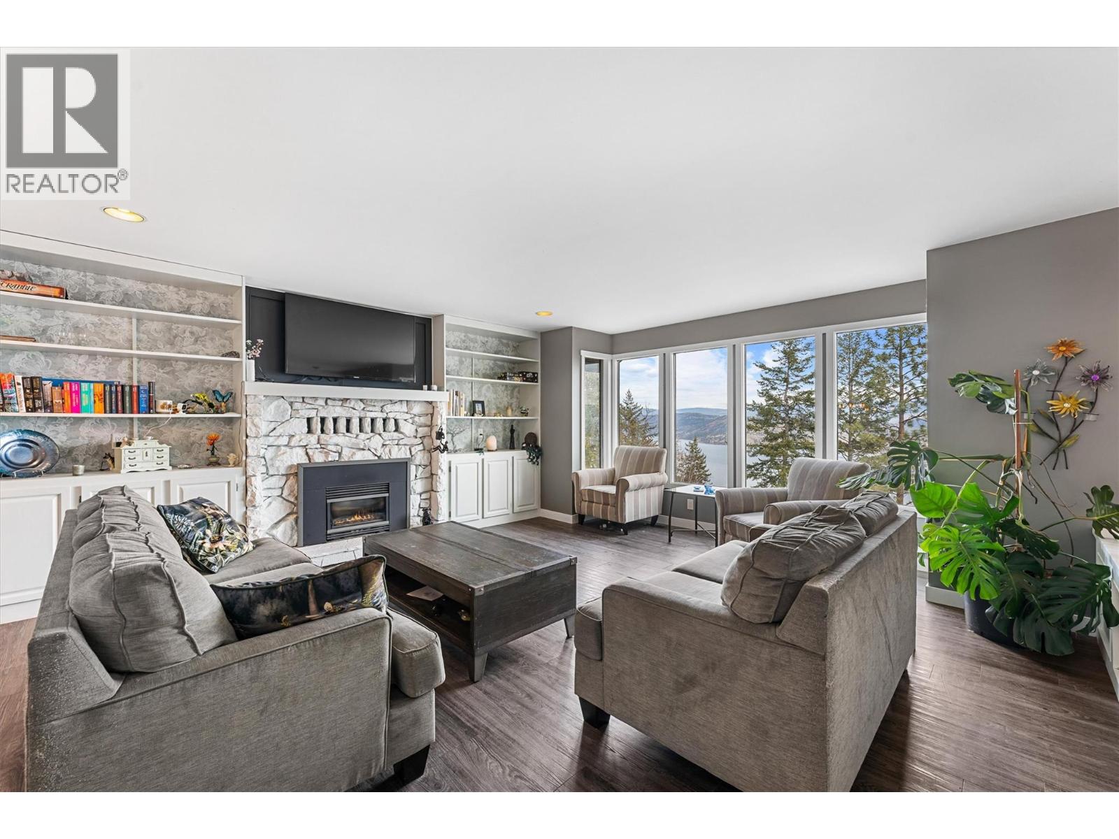 1642 Griffiths Place