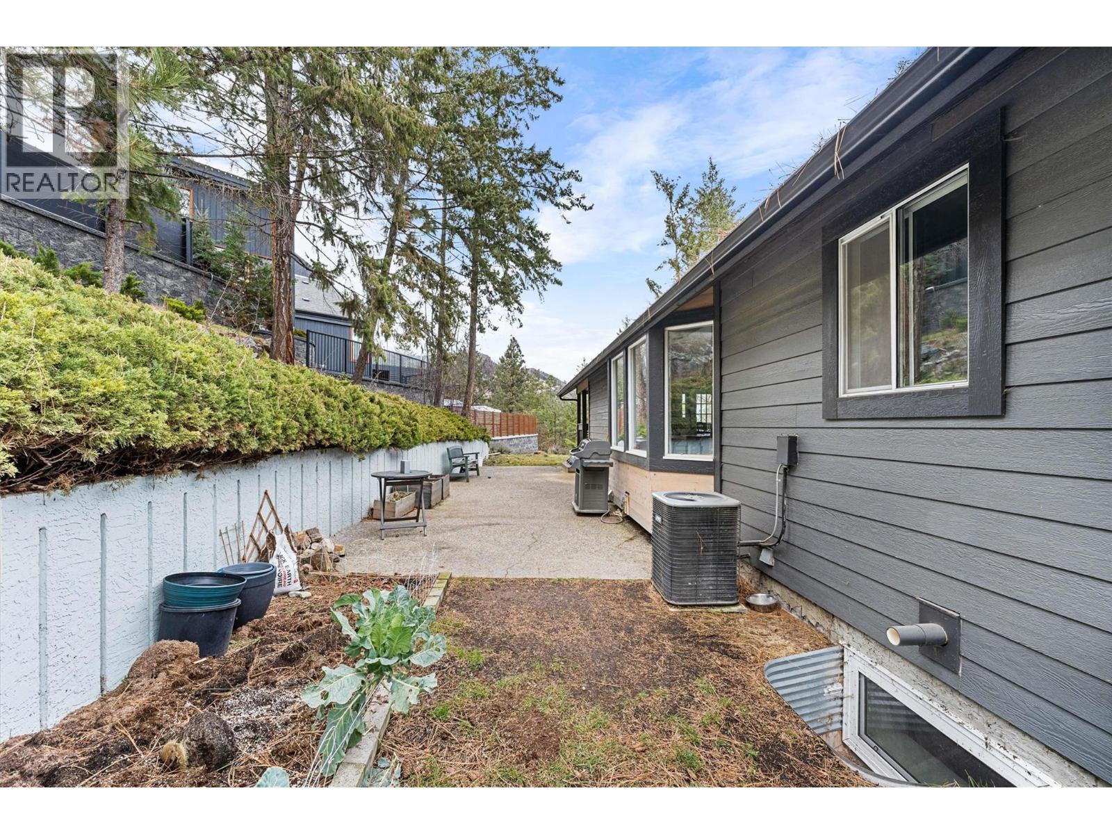 1642 Griffiths Place