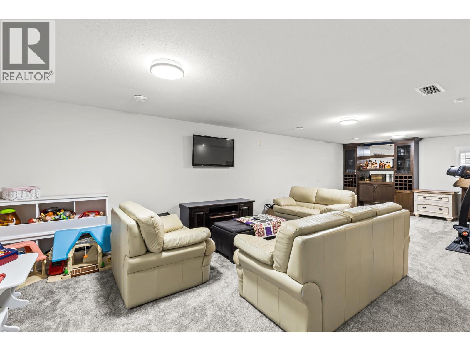 2079 Shelby Crescent