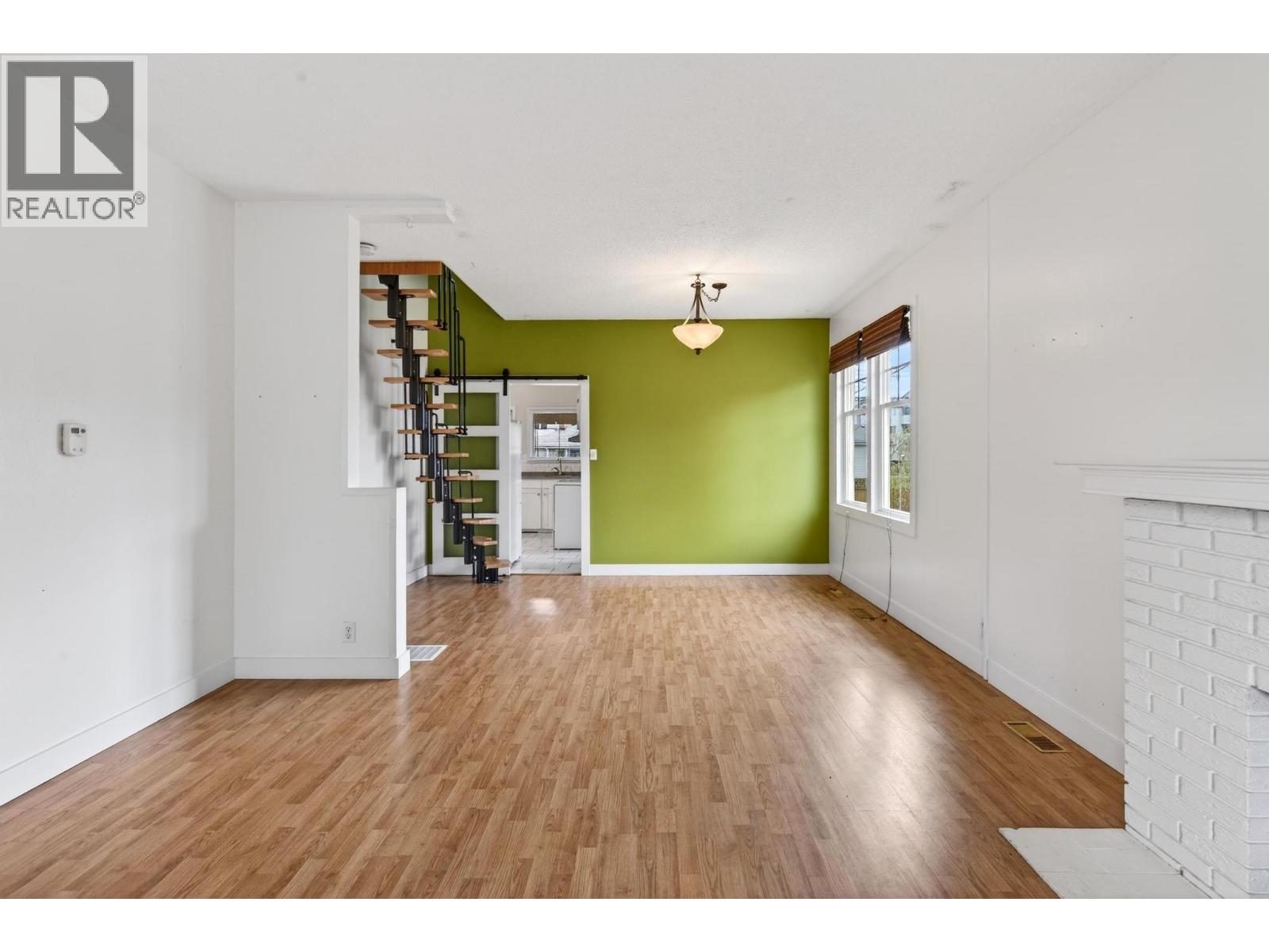 815 Lawrence Avenue