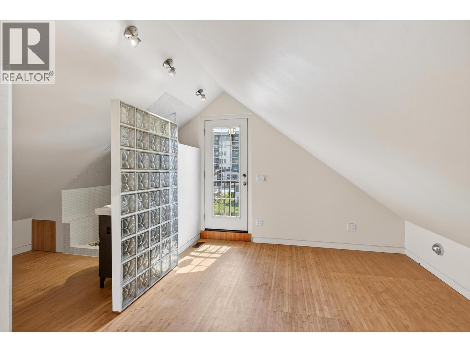 815 Lawrence Avenue