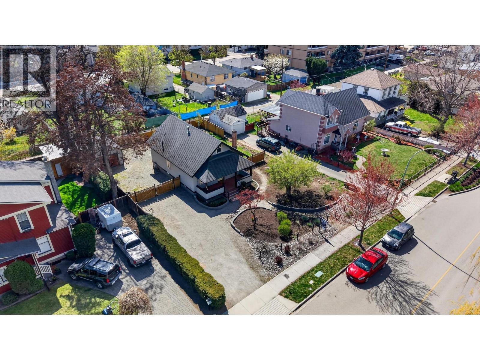 815 Lawrence Avenue