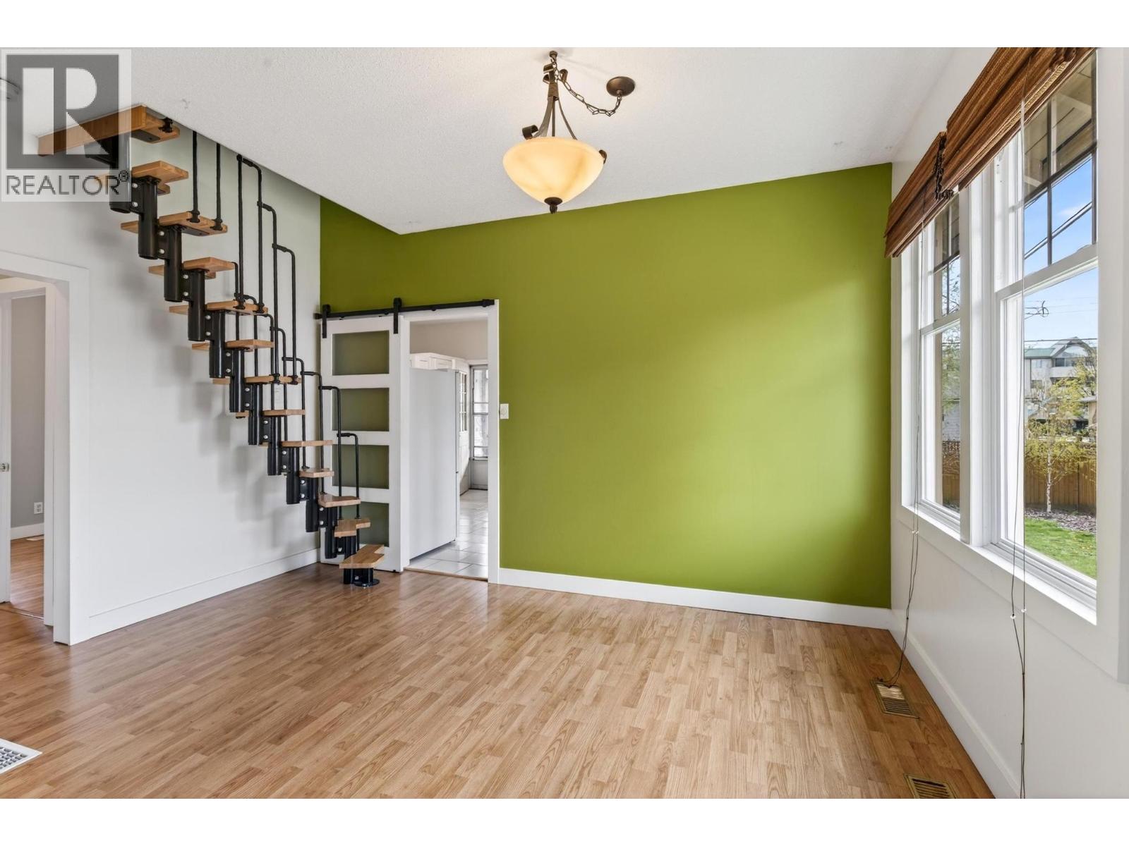 815 Lawrence Avenue