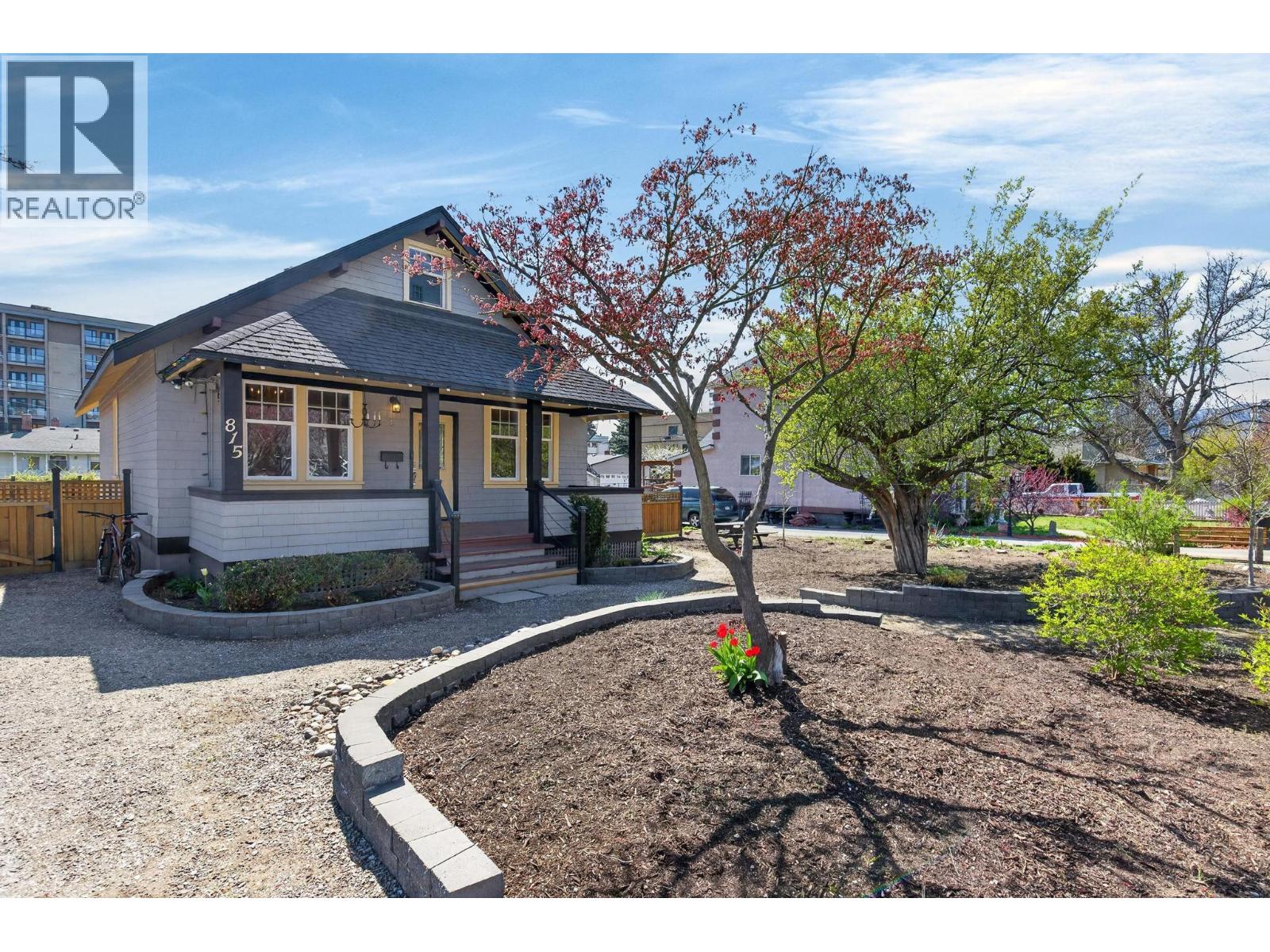 815 Lawrence Avenue