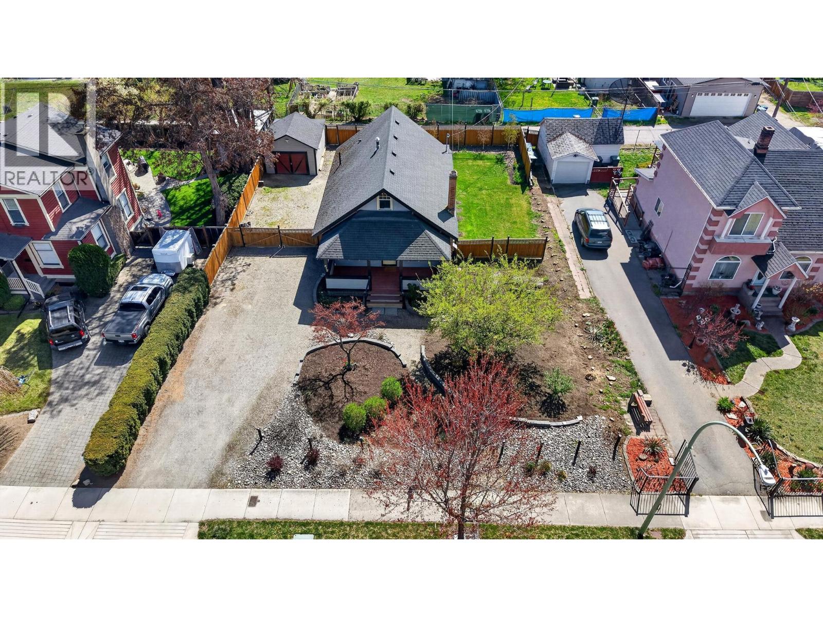 815 Lawrence Avenue