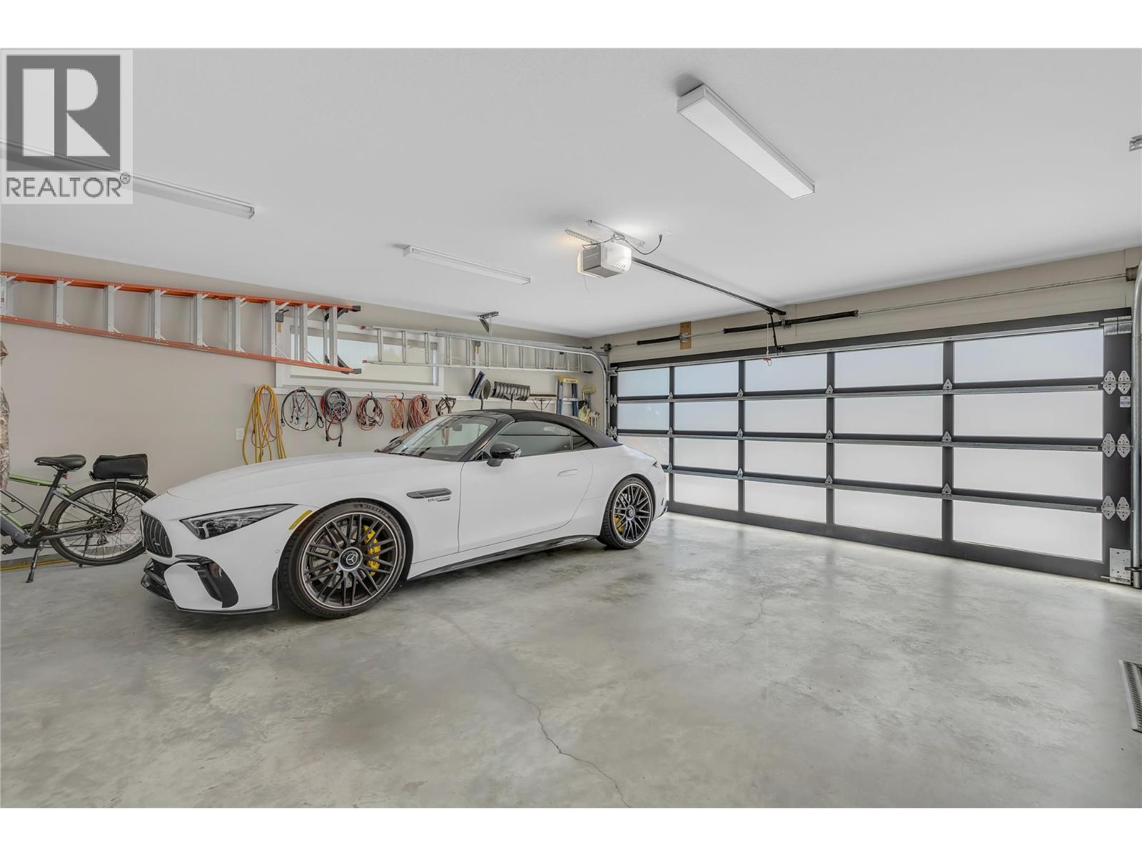 1823 Diamond View Drive