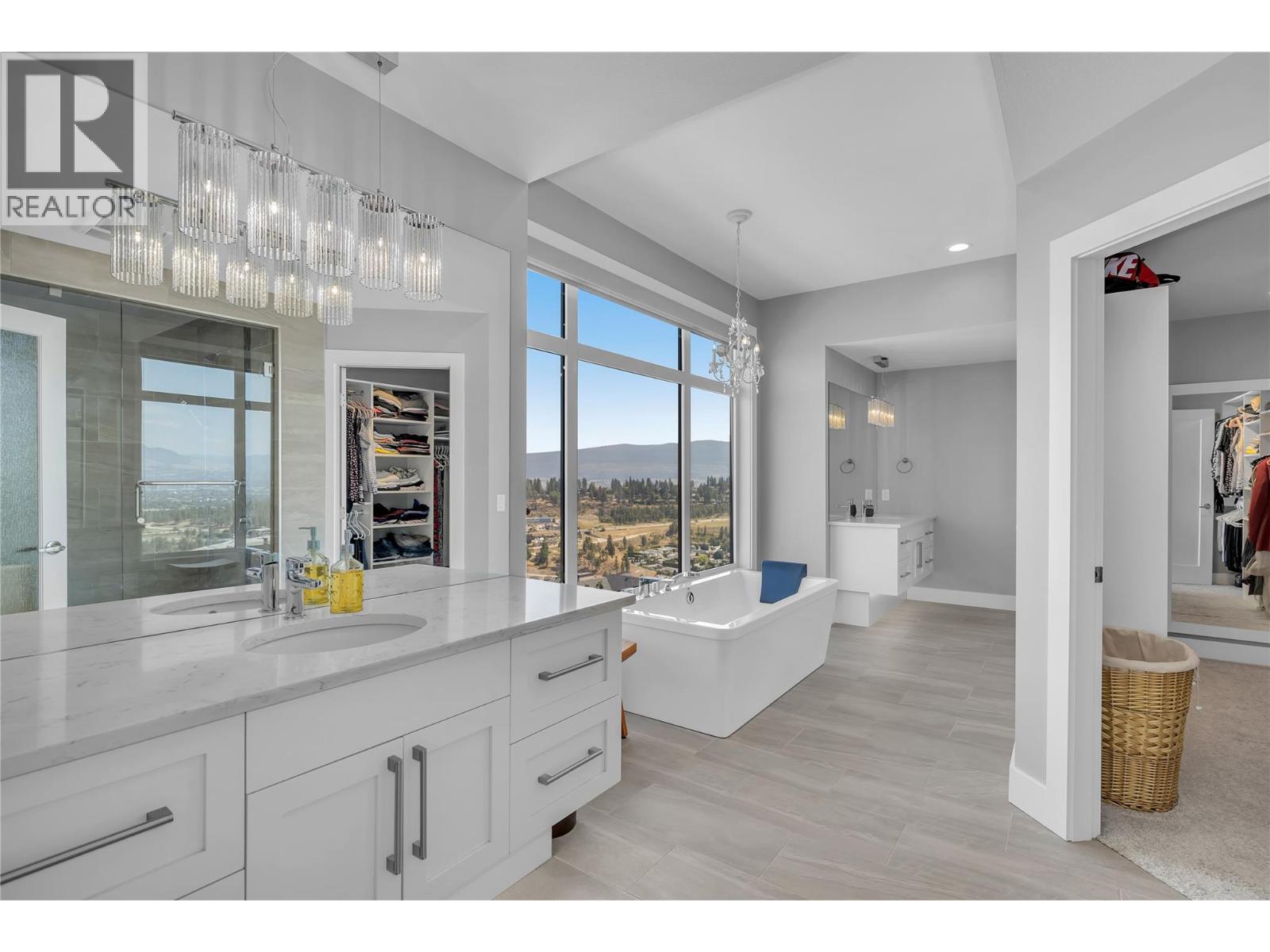 1823 Diamond View Drive