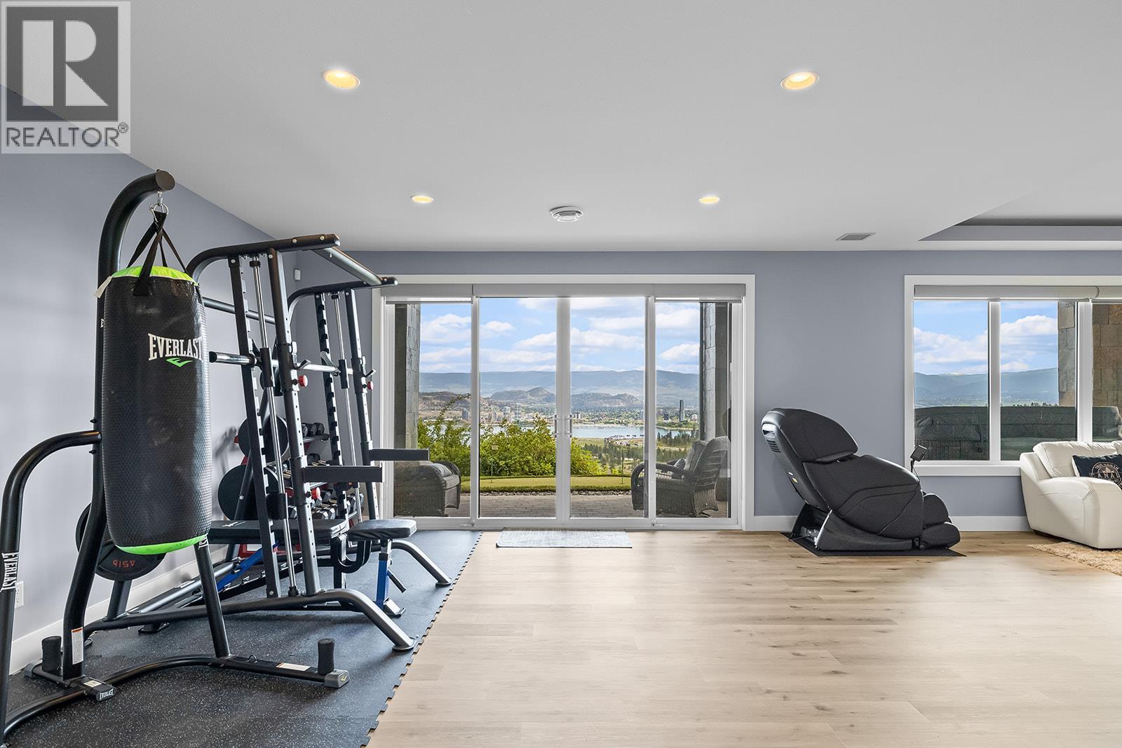 1823 Diamond View Drive