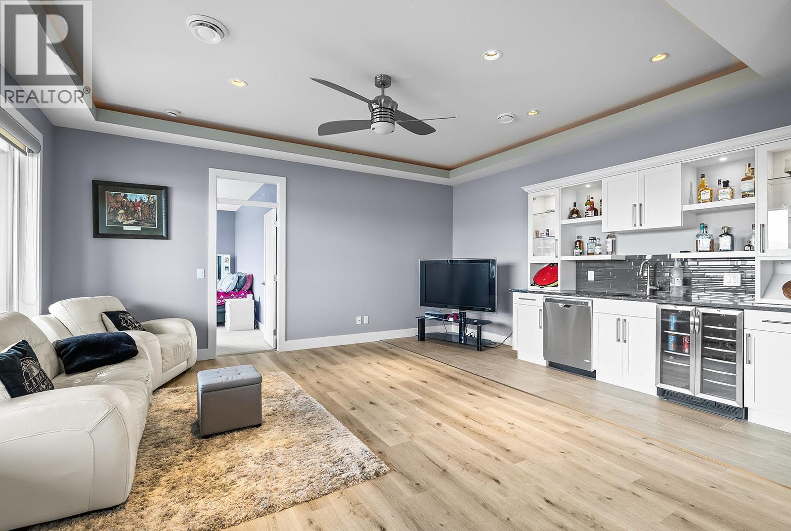 1823 Diamond View Drive