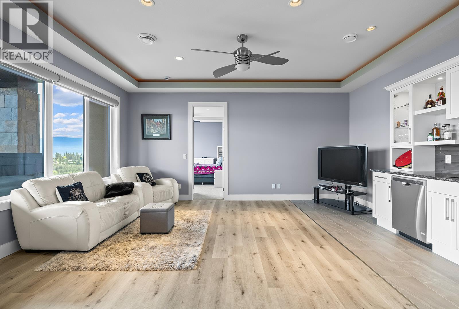 1823 Diamond View Drive