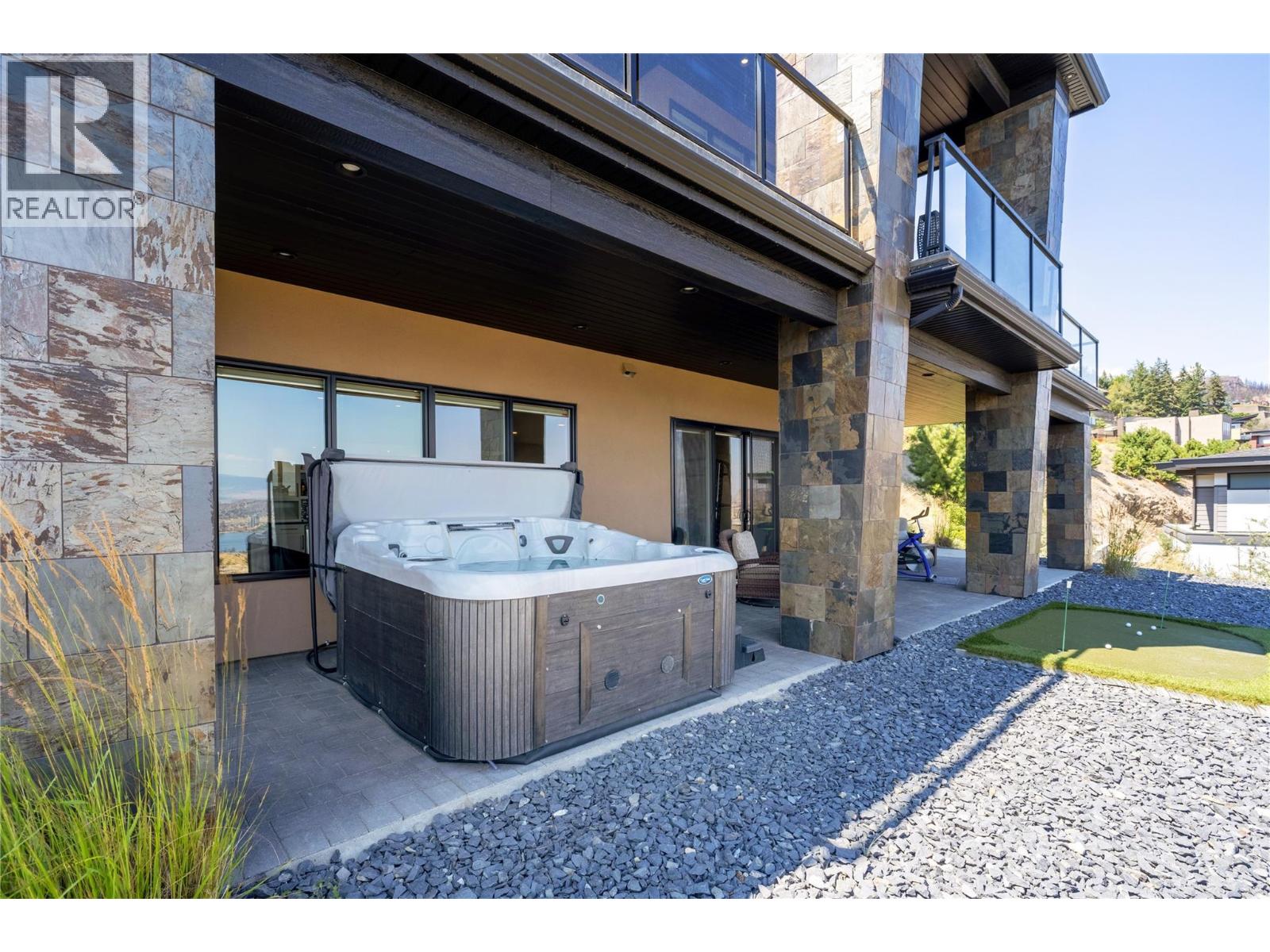 1823 Diamond View Drive