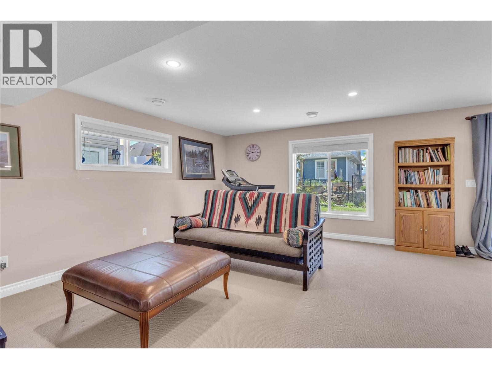 614 SOUTH CREST Drive