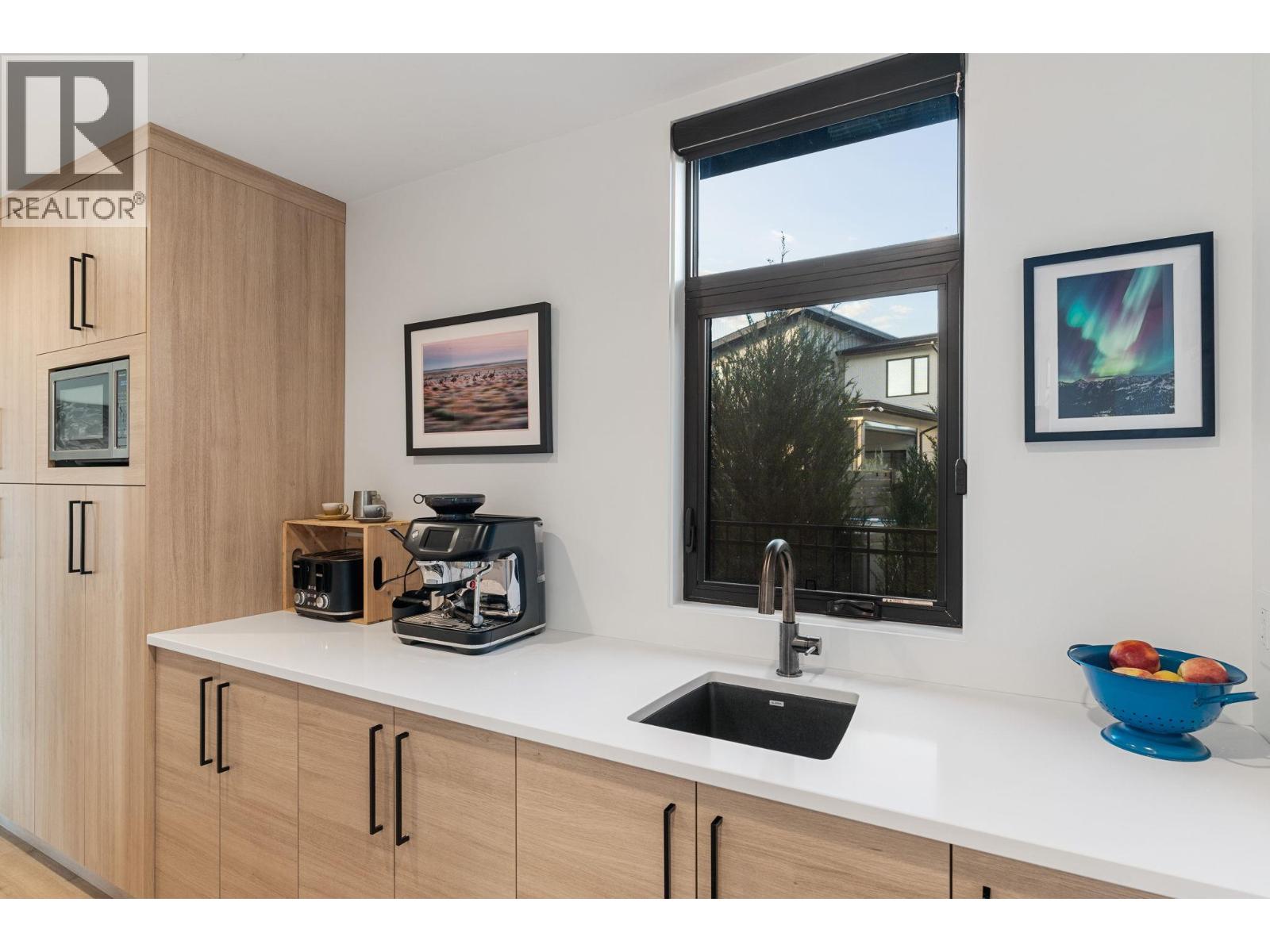 10258 Beacon Hill Drive