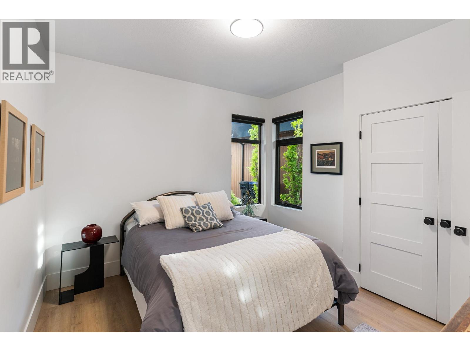 10258 Beacon Hill Drive