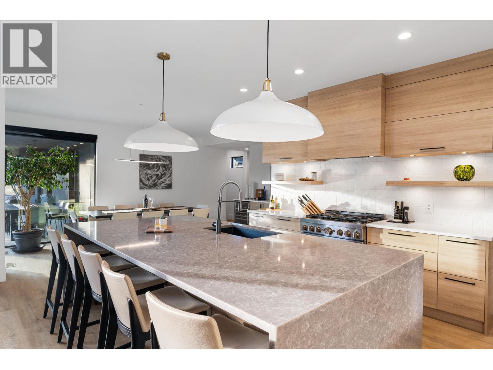 10258 Beacon Hill Drive