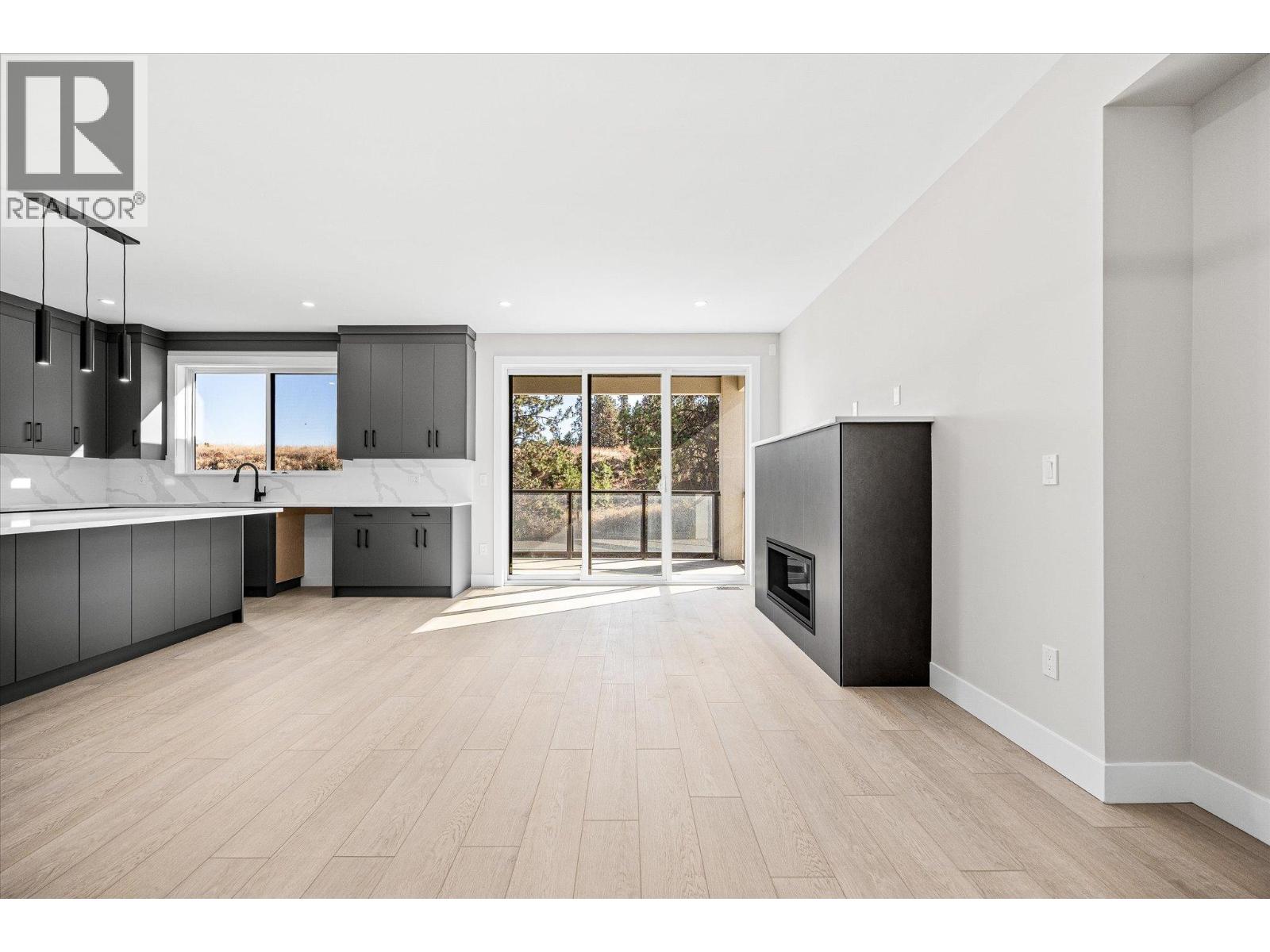 1675 HARBOUR VIEW Crescent