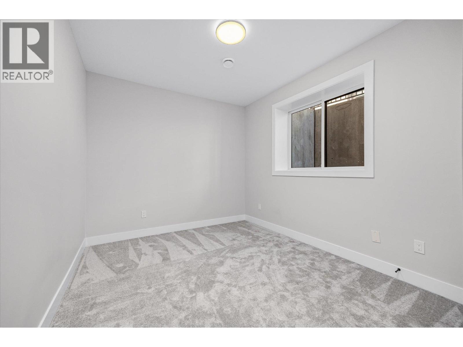 1675 HARBOUR VIEW Crescent