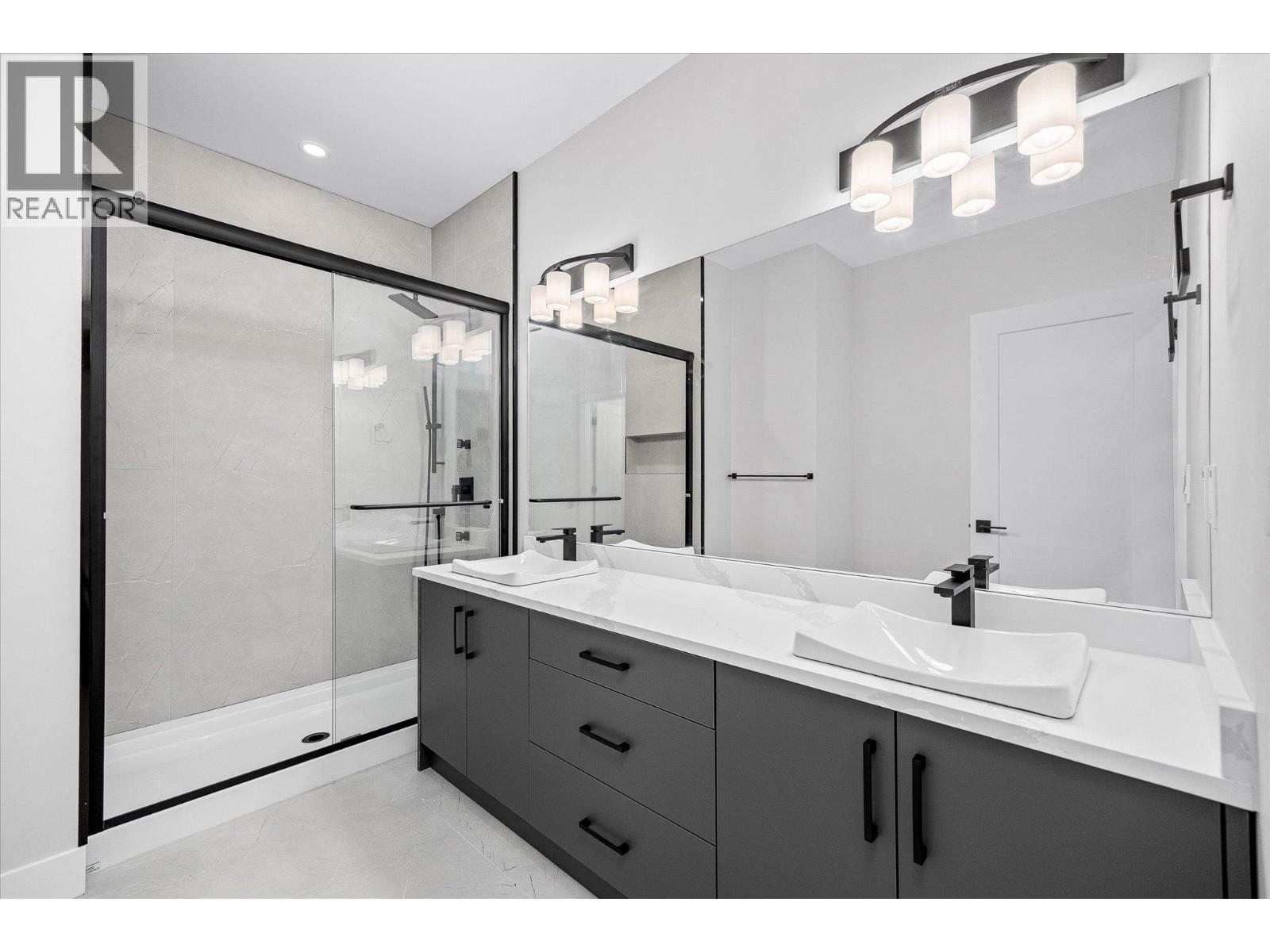 1675 HARBOUR VIEW Crescent