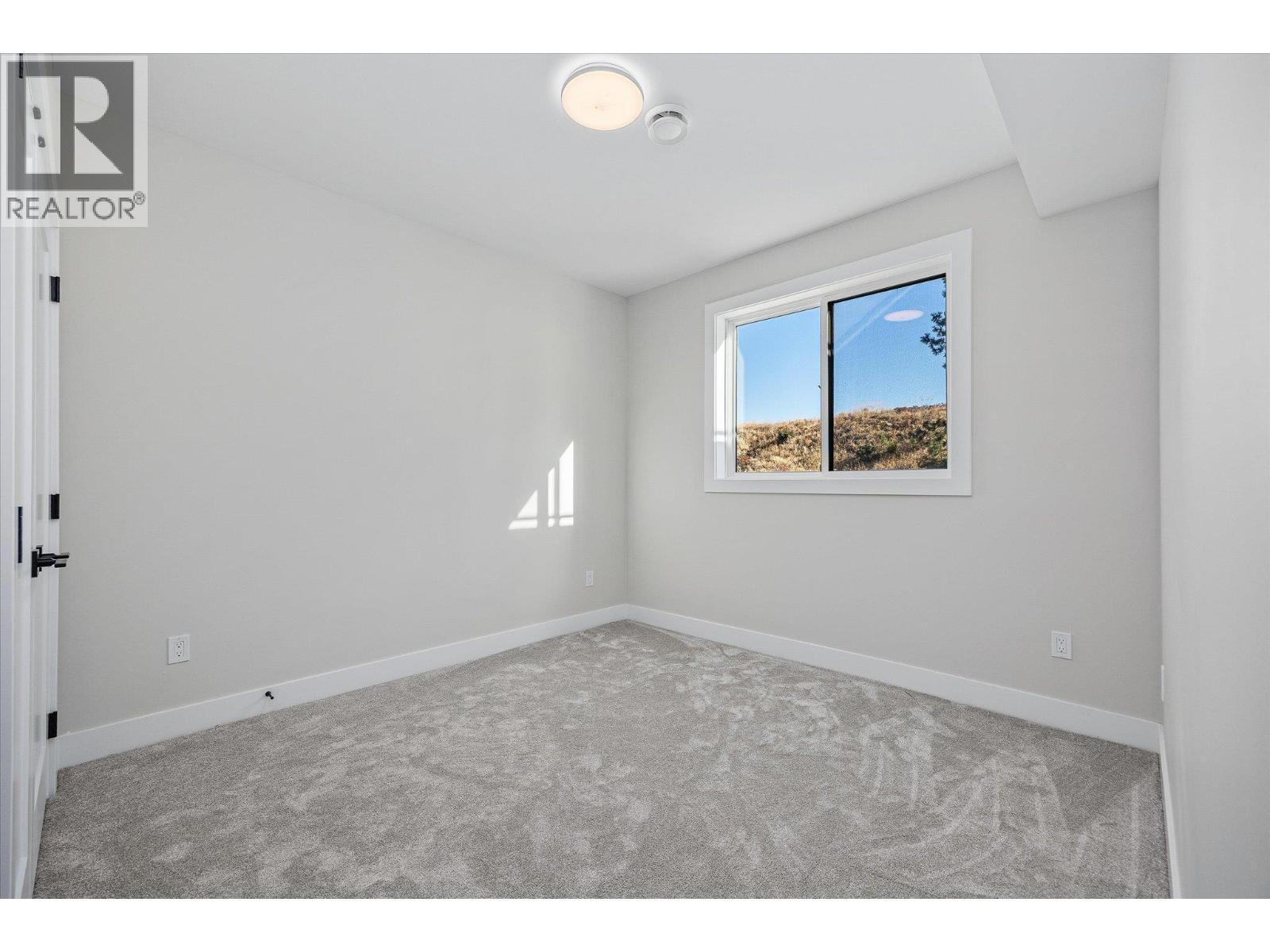 1675 HARBOUR VIEW Crescent