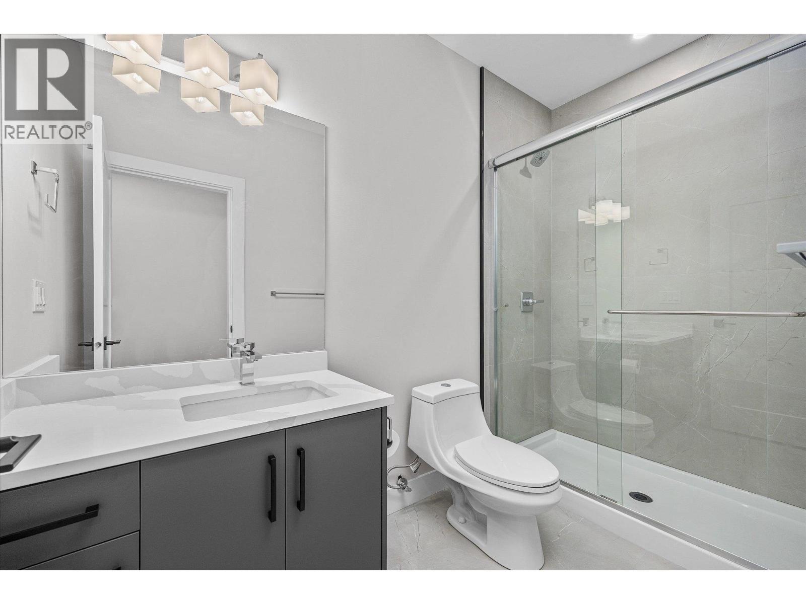 1675 HARBOUR VIEW Crescent