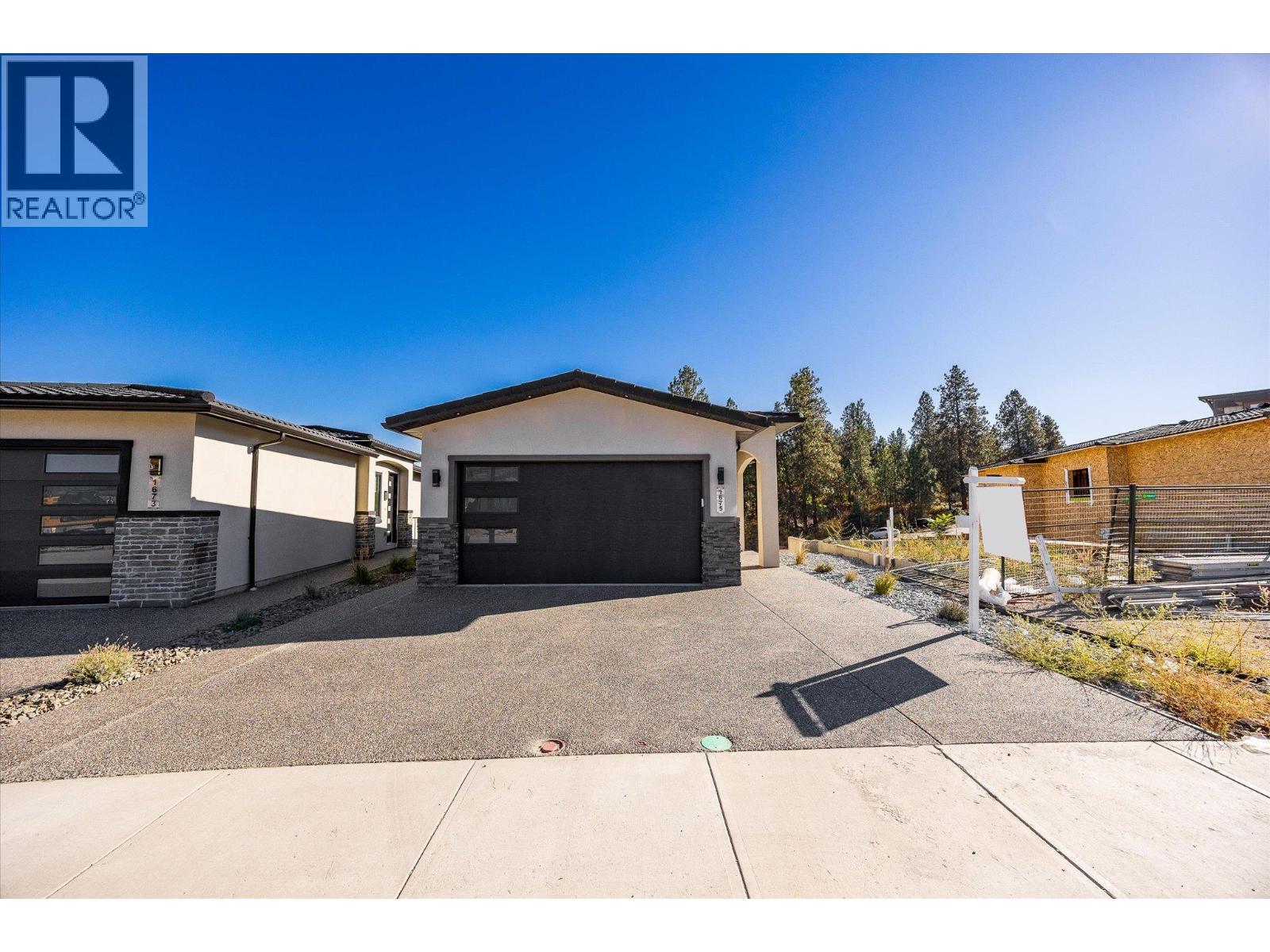 1675 HARBOUR VIEW Crescent