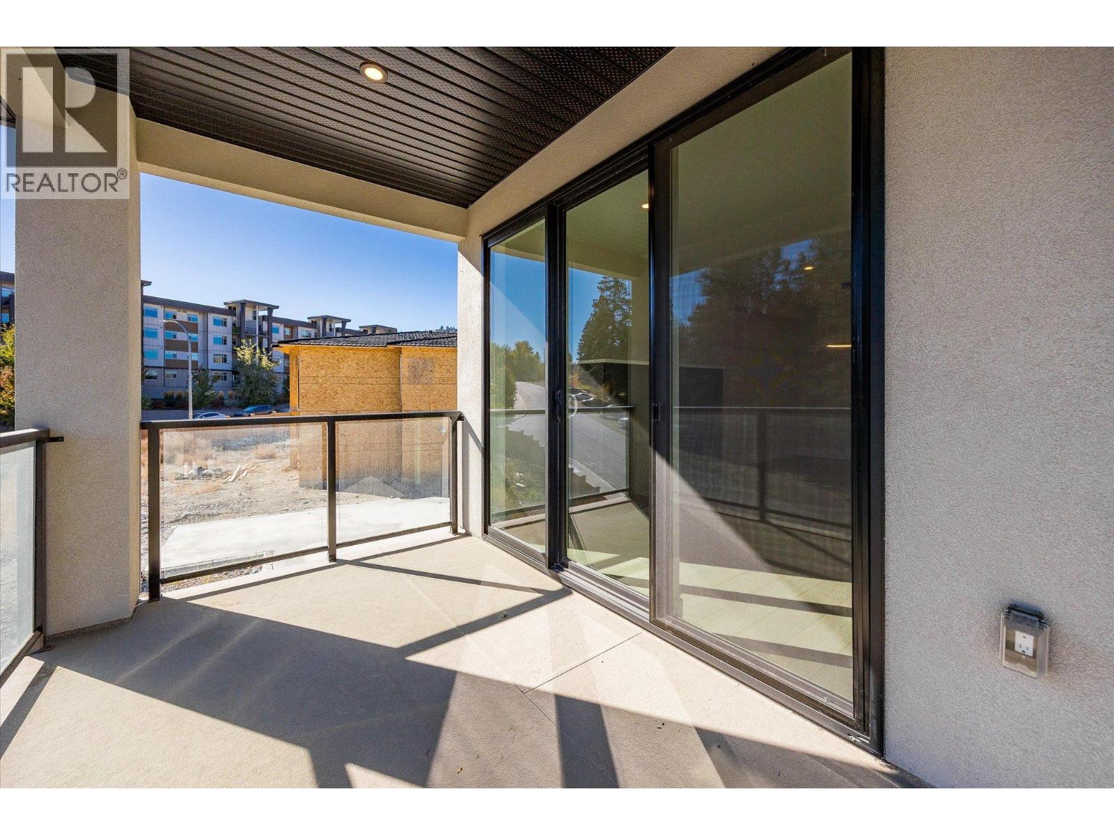 1675 HARBOUR VIEW Crescent
