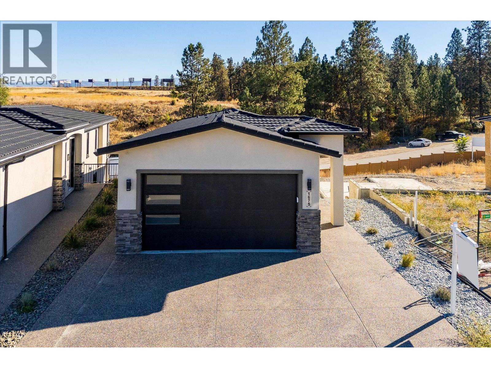 1675 HARBOUR VIEW Crescent