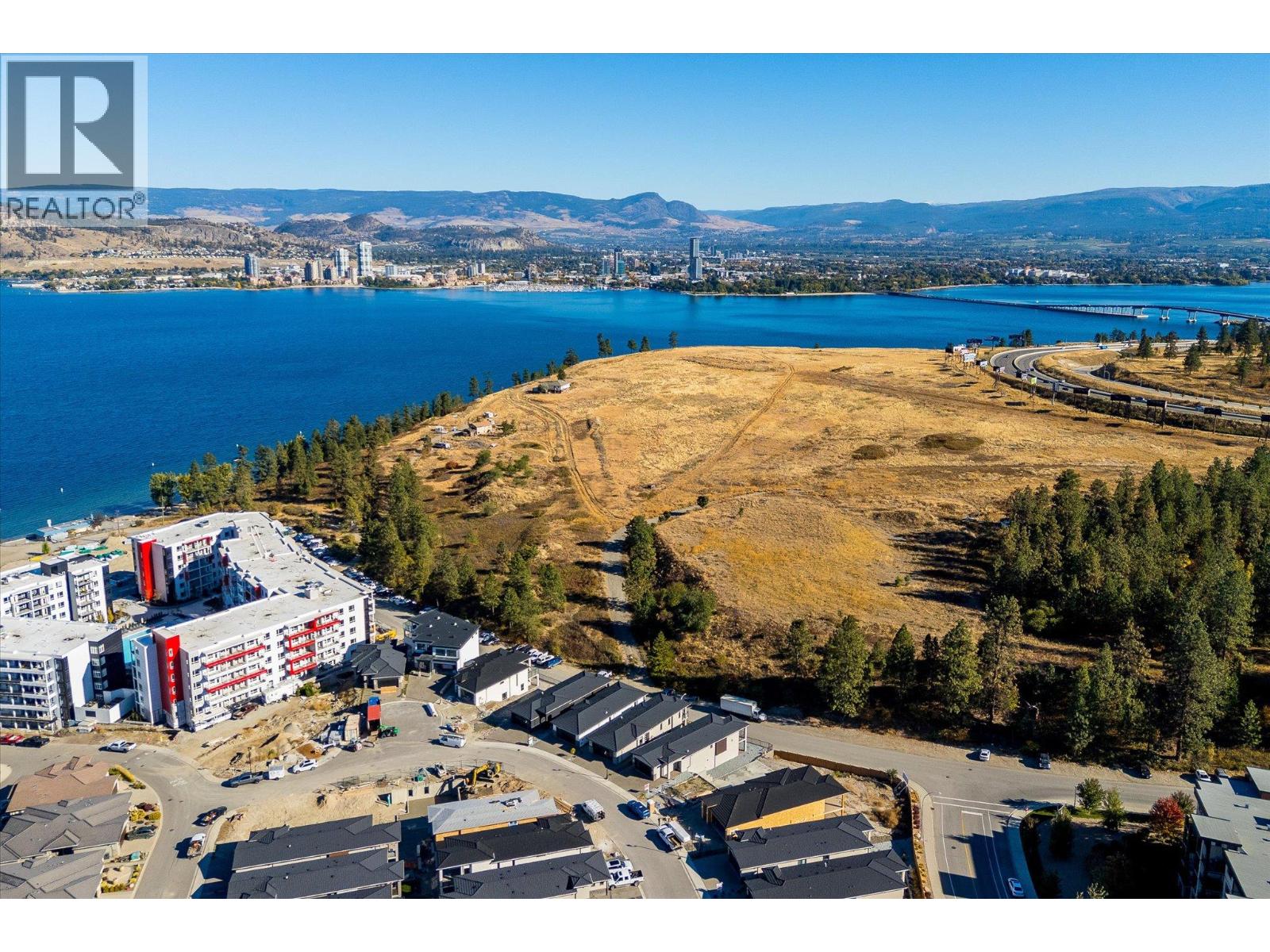 1675 HARBOUR VIEW Crescent