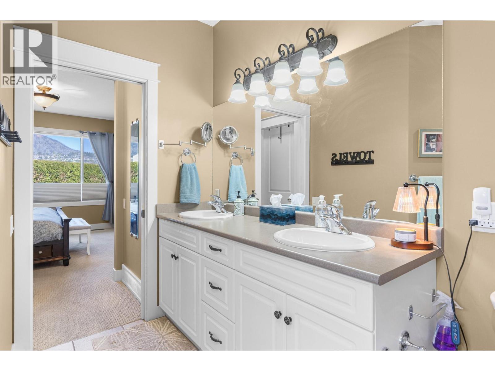 2284 Pine Vista Place
