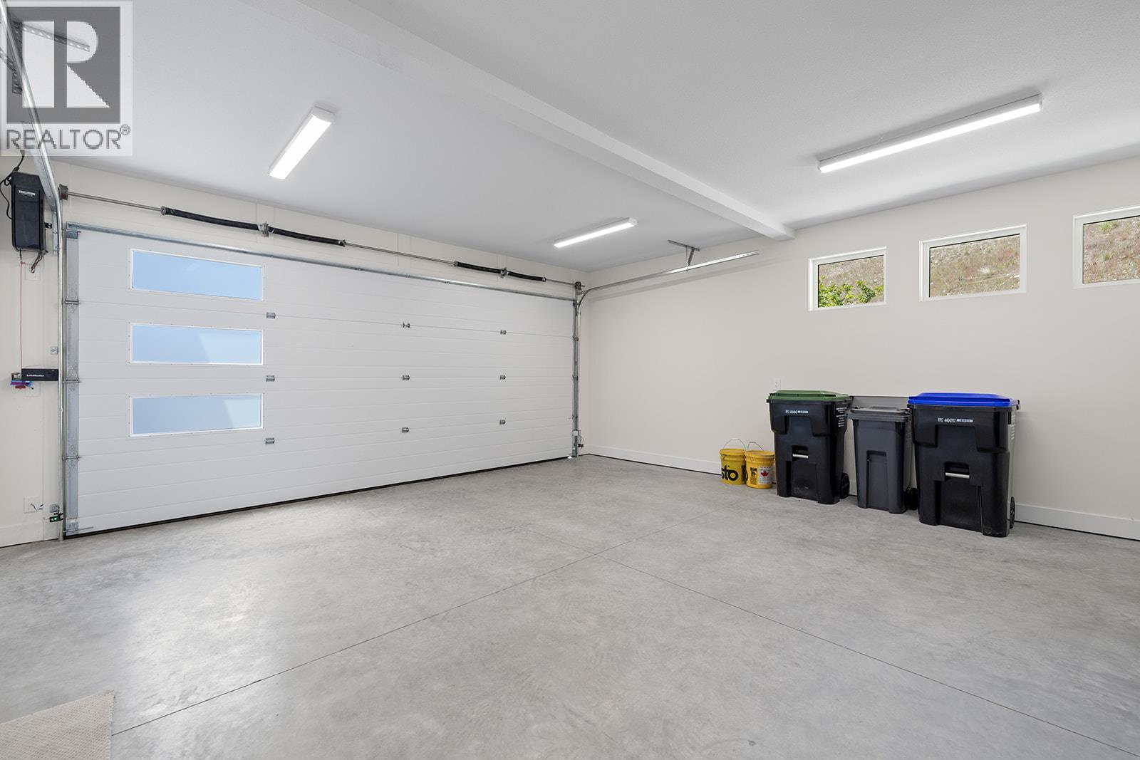 3462 Hilltown Close