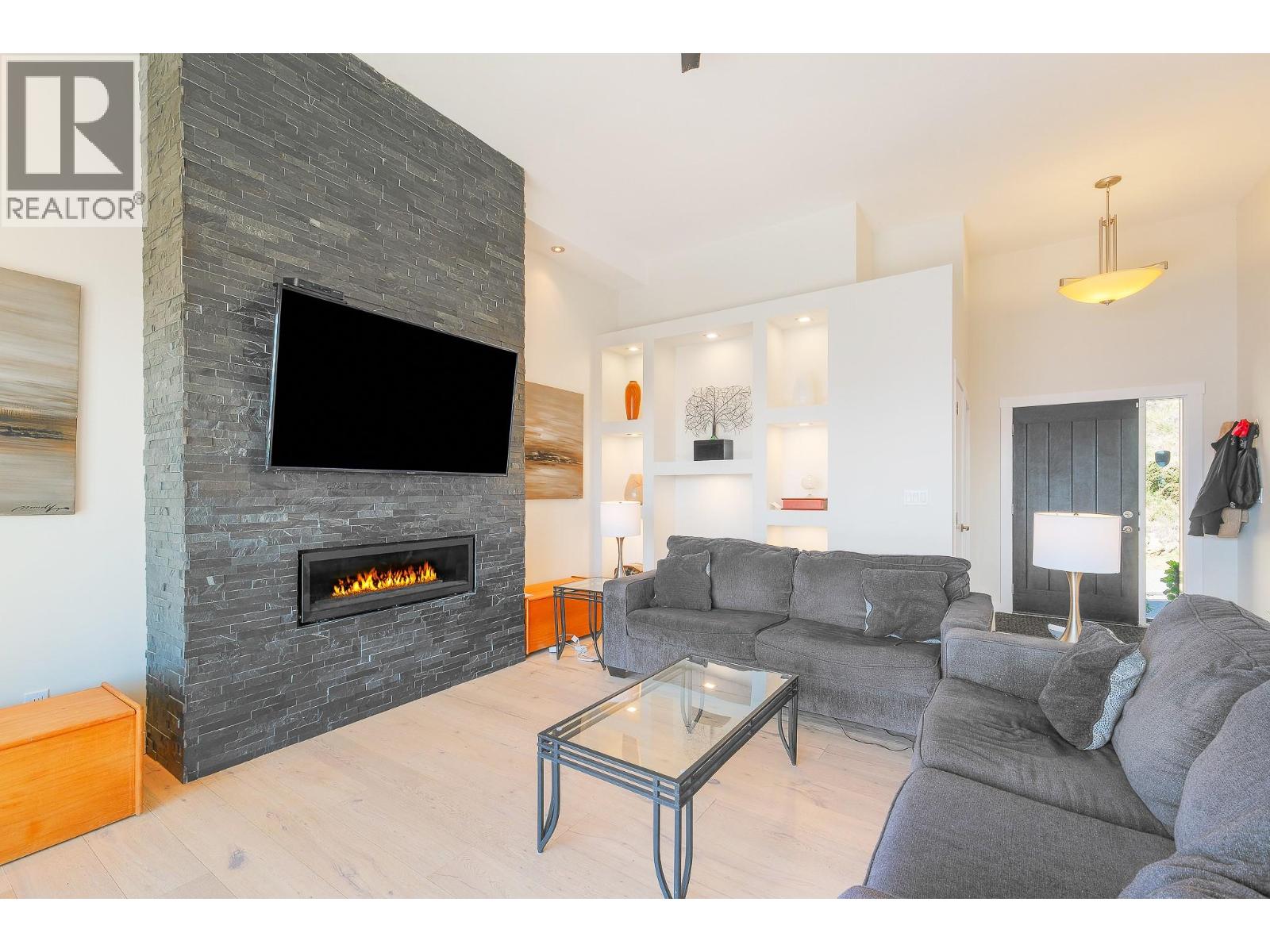 1534 GREGORY Road