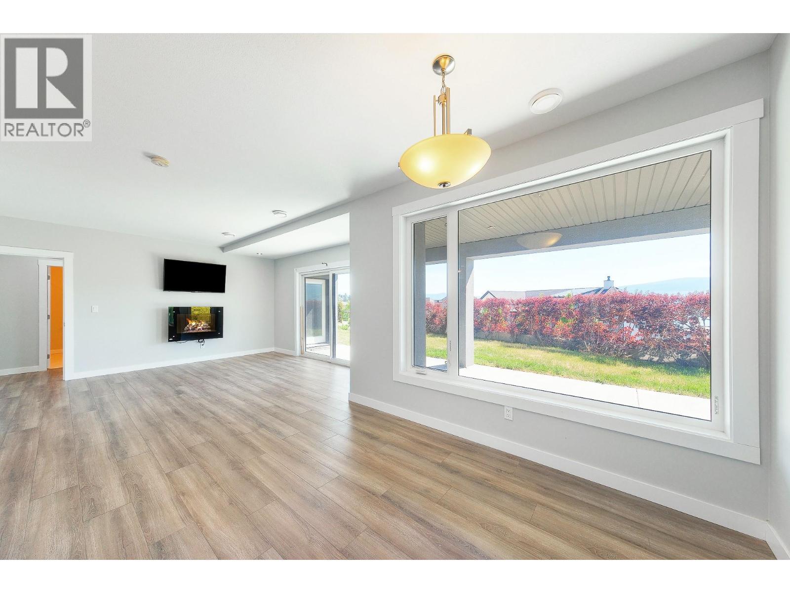 1534 GREGORY Road