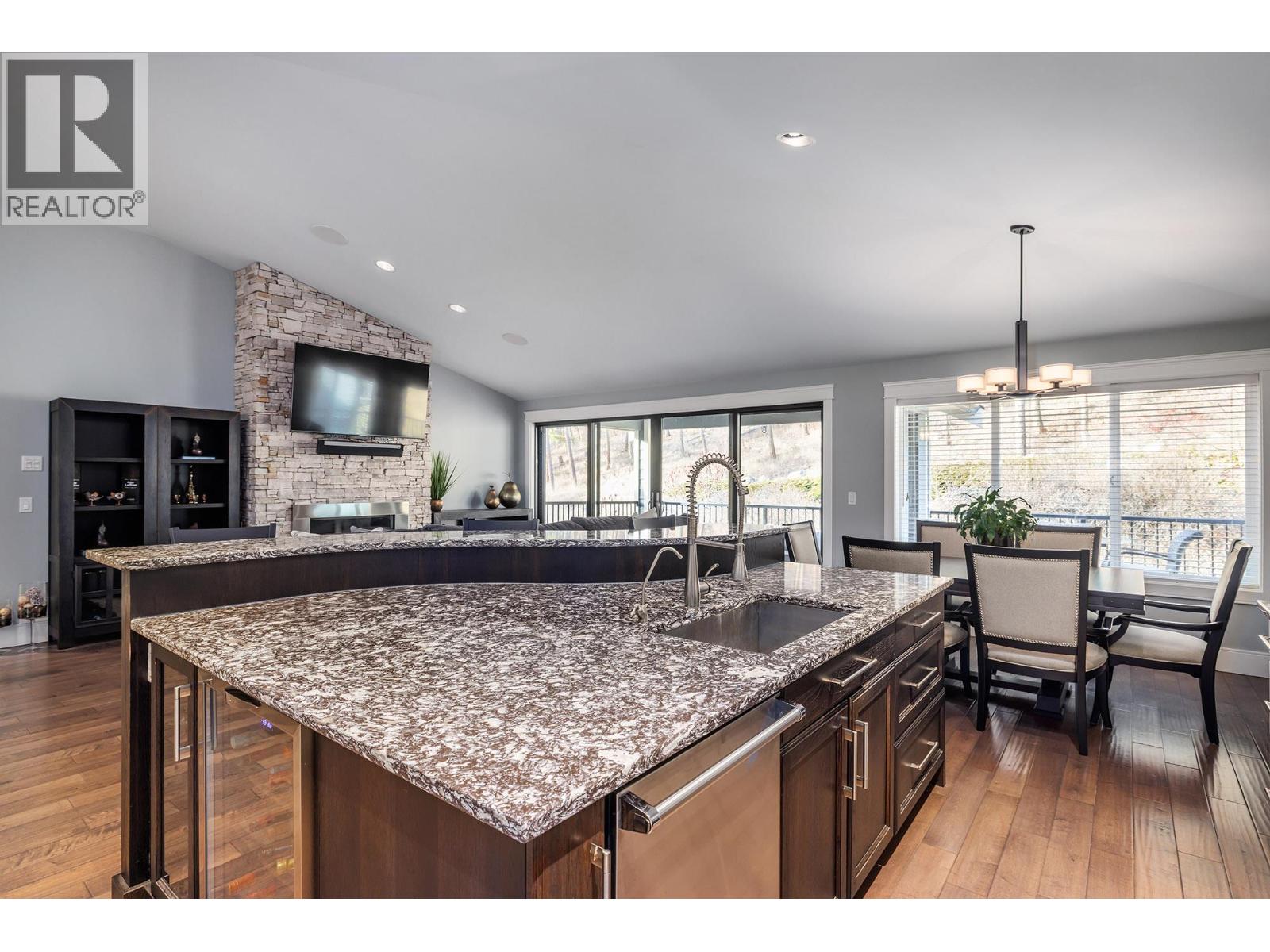 3085 Lakeview Cove Road
