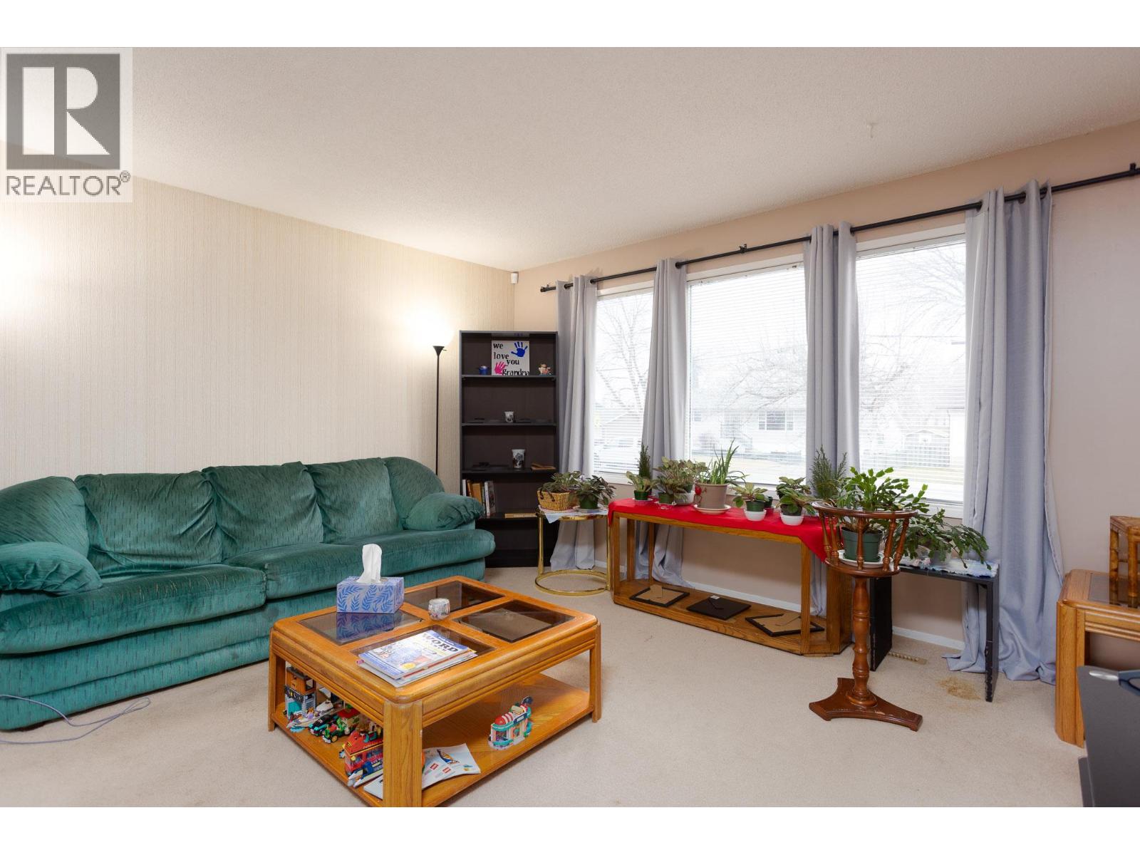 255 Holbrook Road W