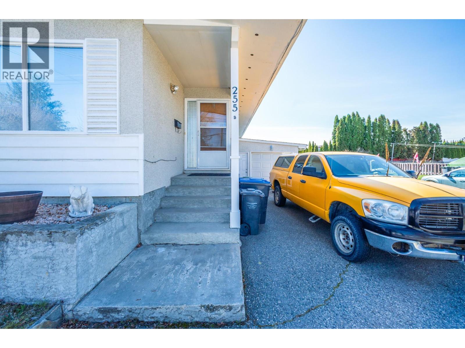 255 Holbrook Road W