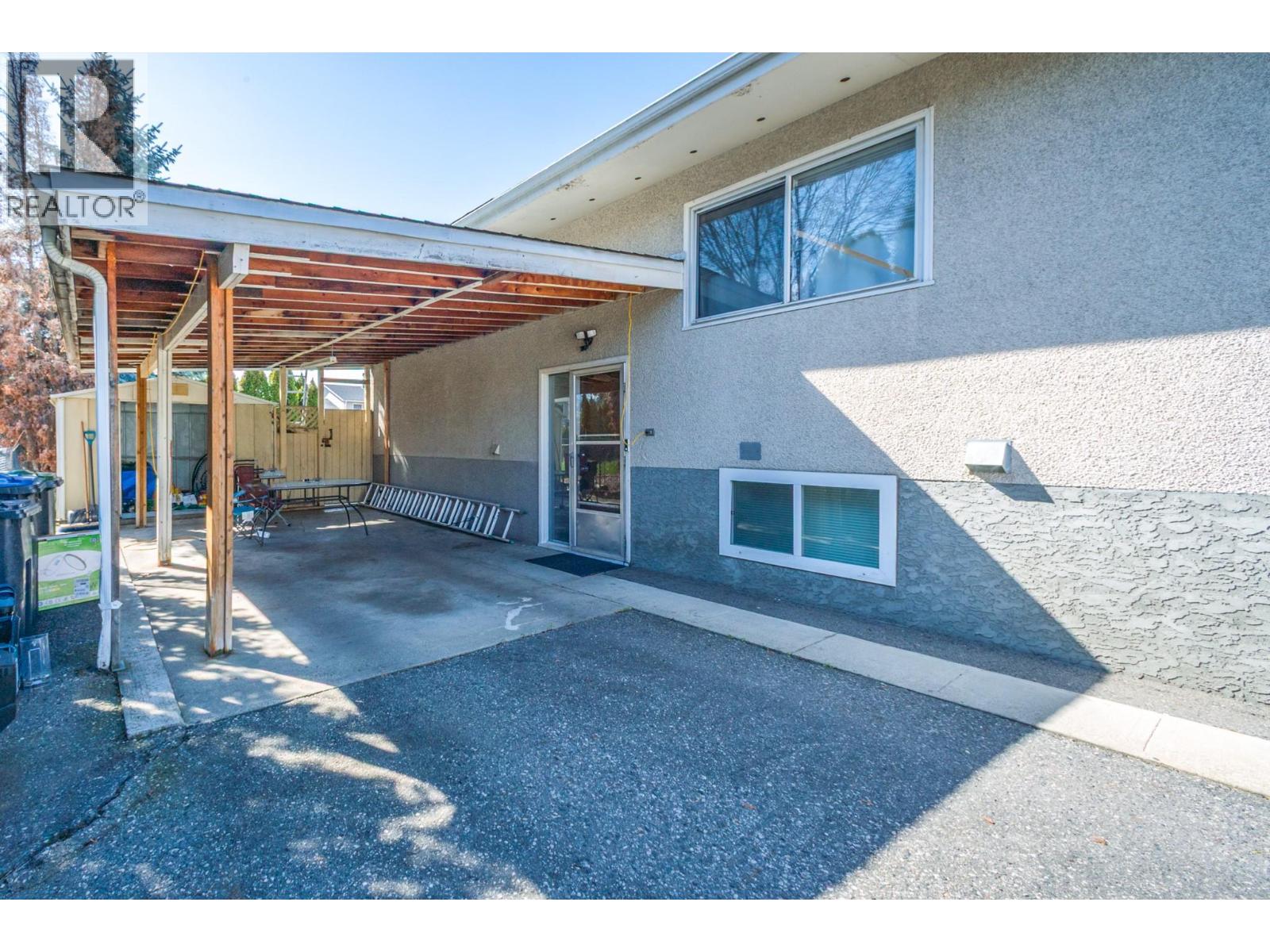 255 Holbrook Road W