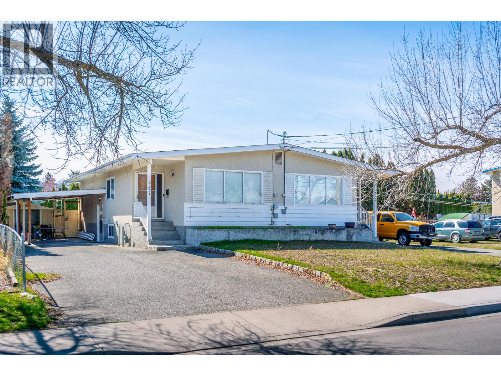 255 Holbrook Road W