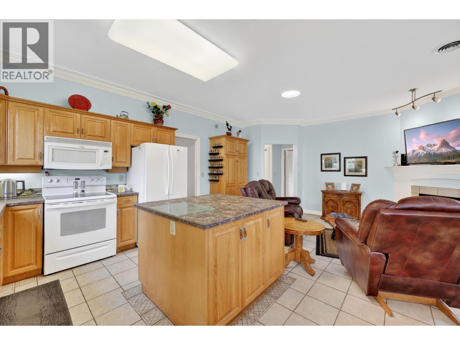 3360 Old Okanagan Highway Unit# 212