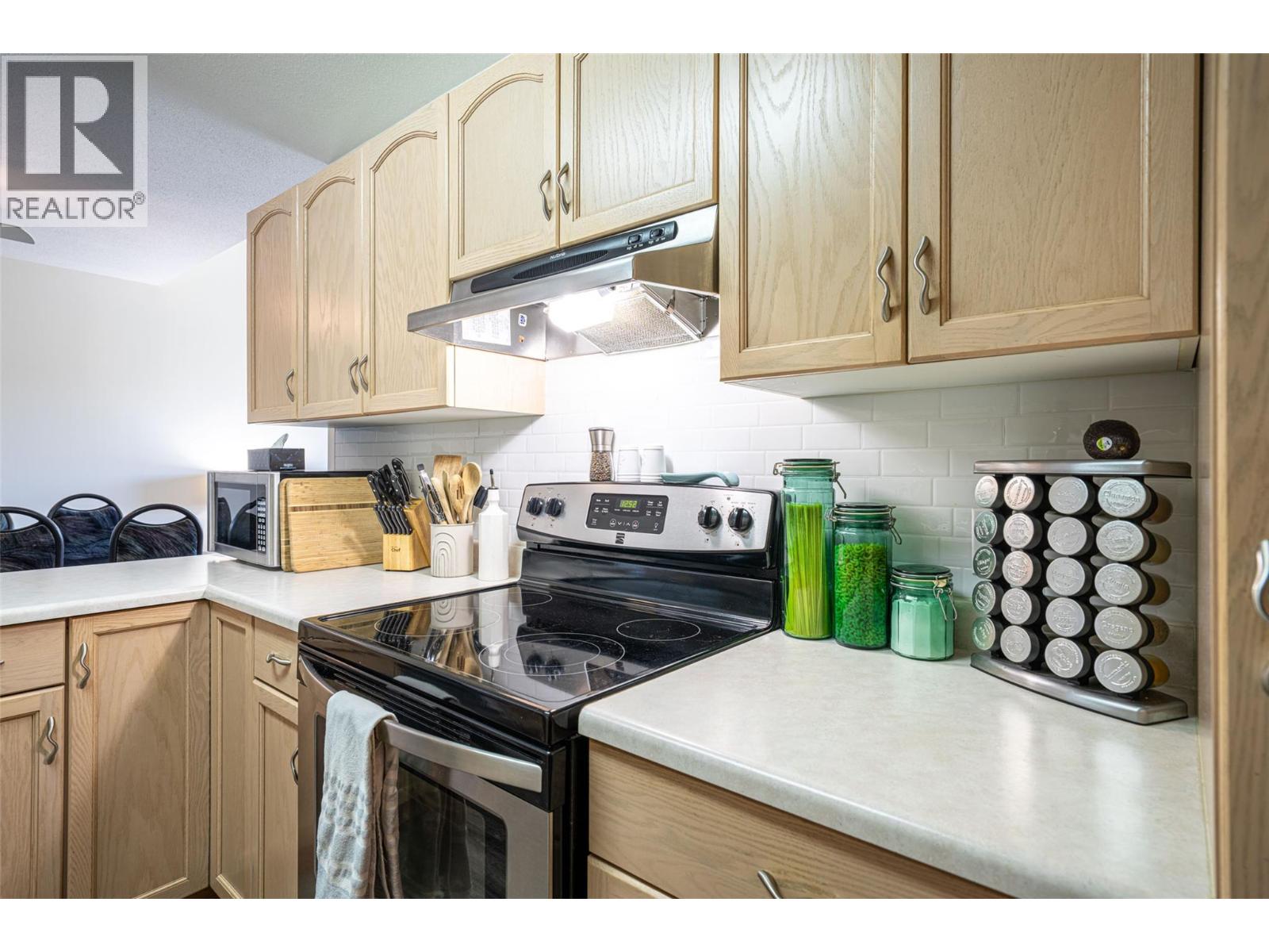 3160 Casorso Road Unit# 407