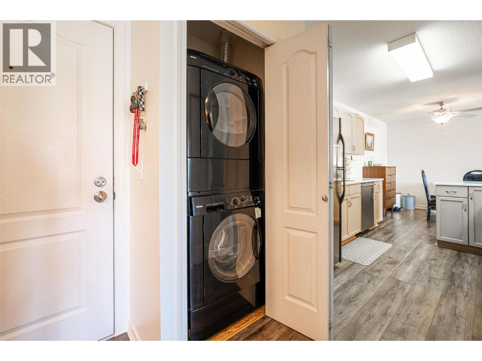 3160 Casorso Road Unit# 407