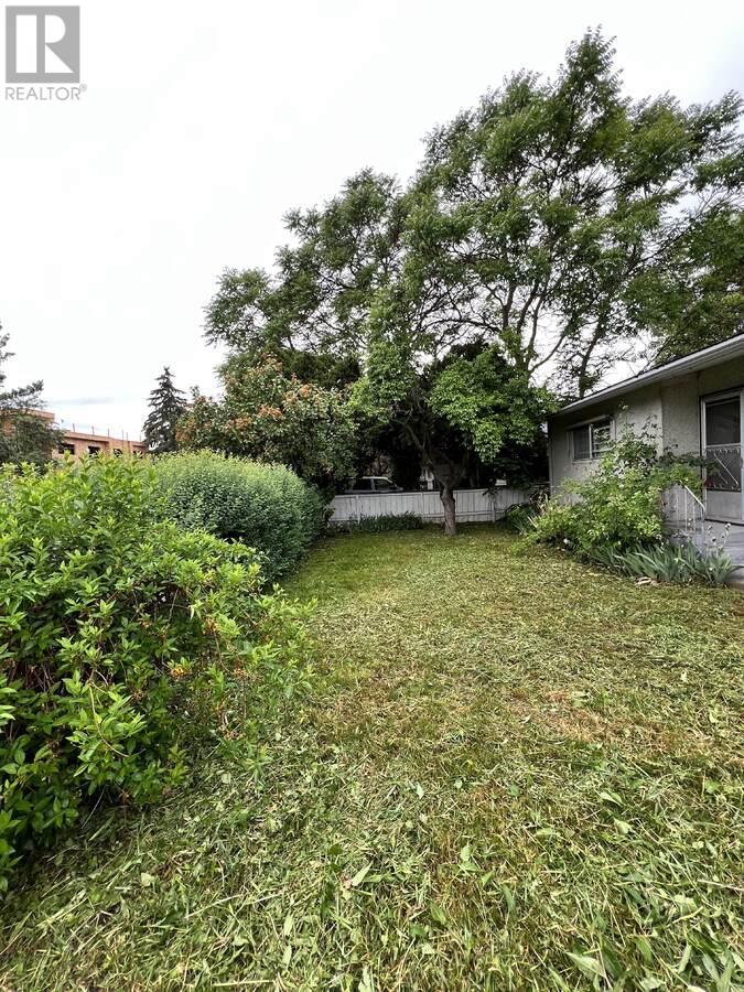 864 Lawson Avenue