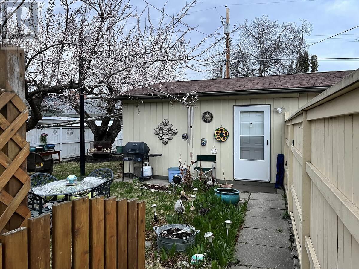 864 Lawson Avenue