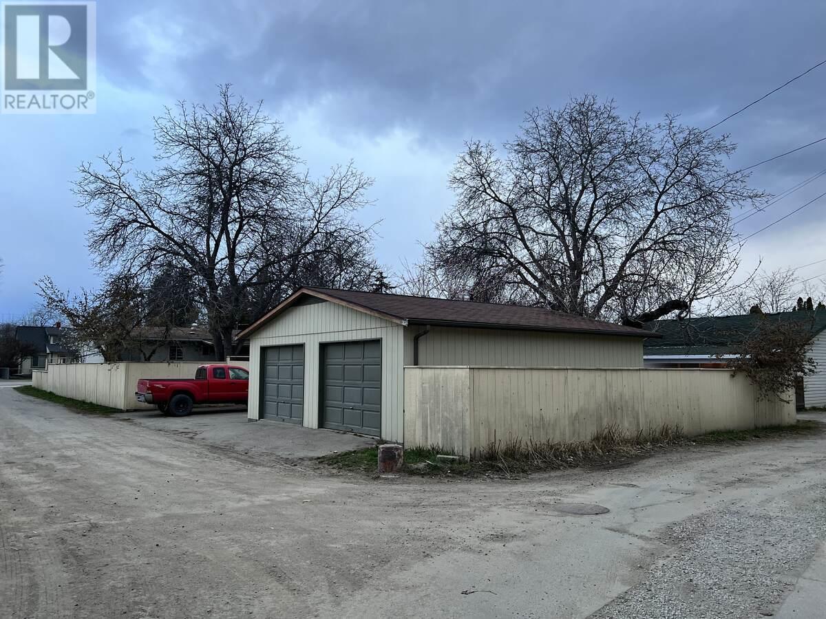 864 Lawson Avenue