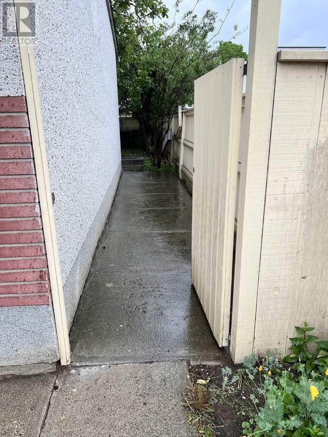 864 Lawson Avenue