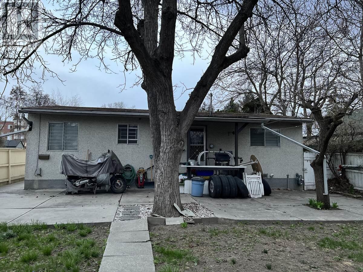 864 Lawson Avenue