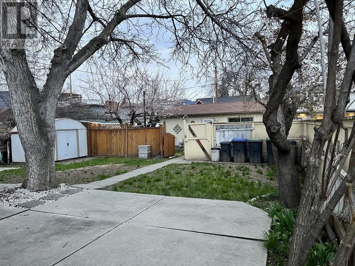 864 Lawson Avenue