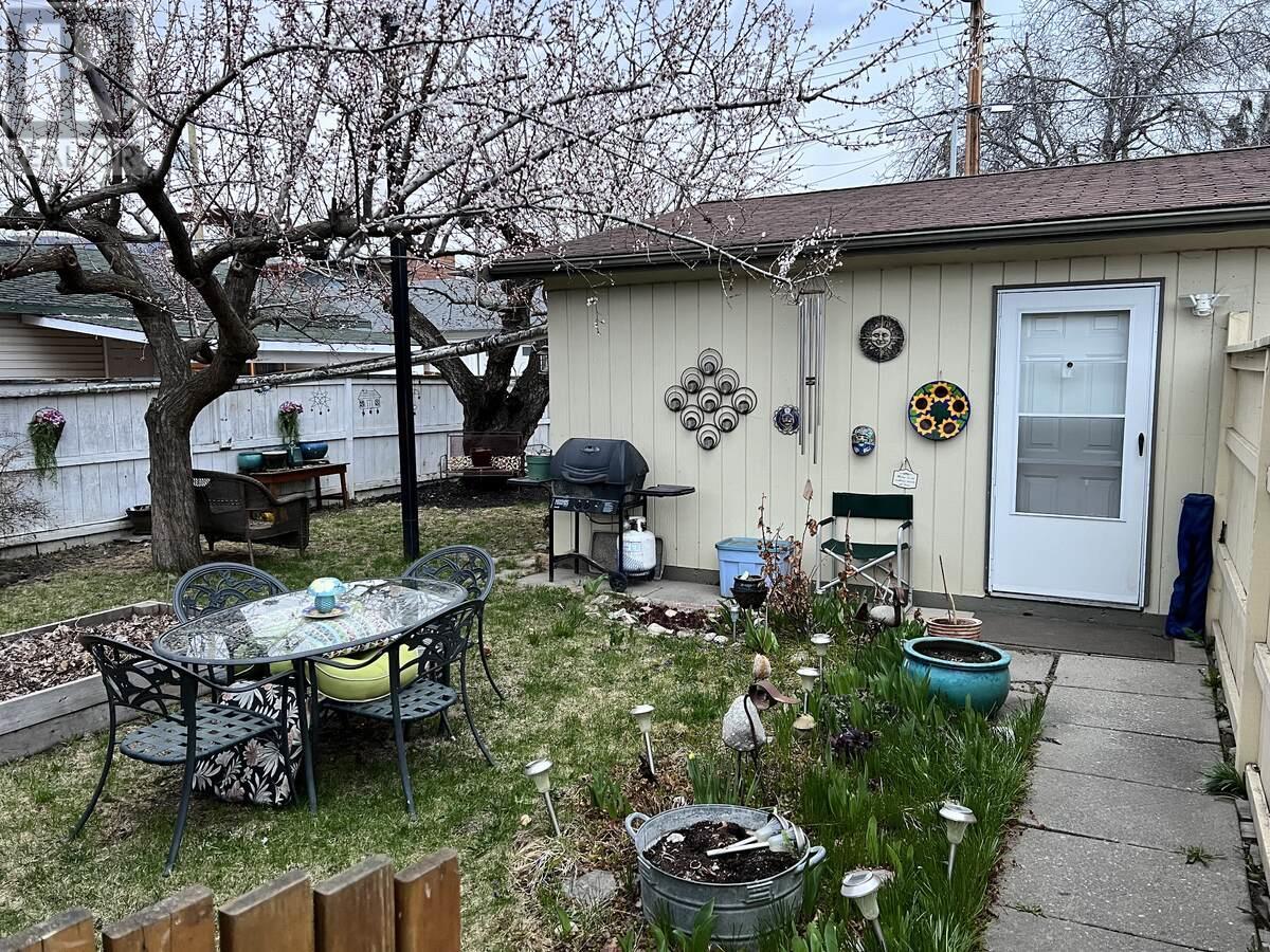 864 Lawson Avenue