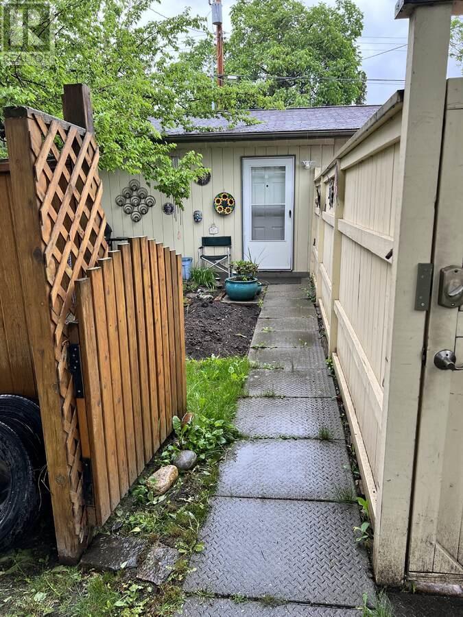 864 Lawson Avenue