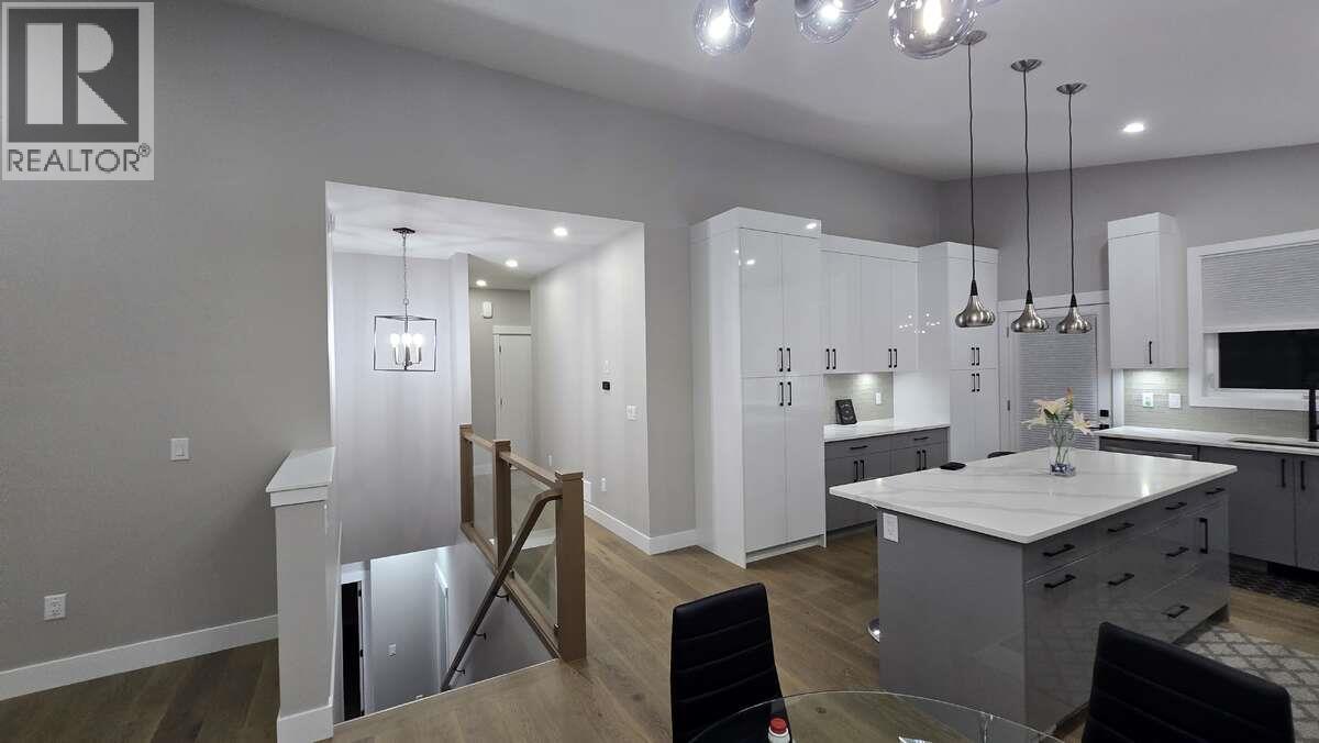 2852 Canyon Crest Drive