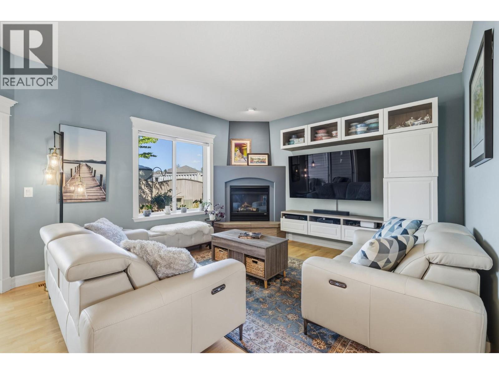 4049 Lakeshore Road Unit# 103